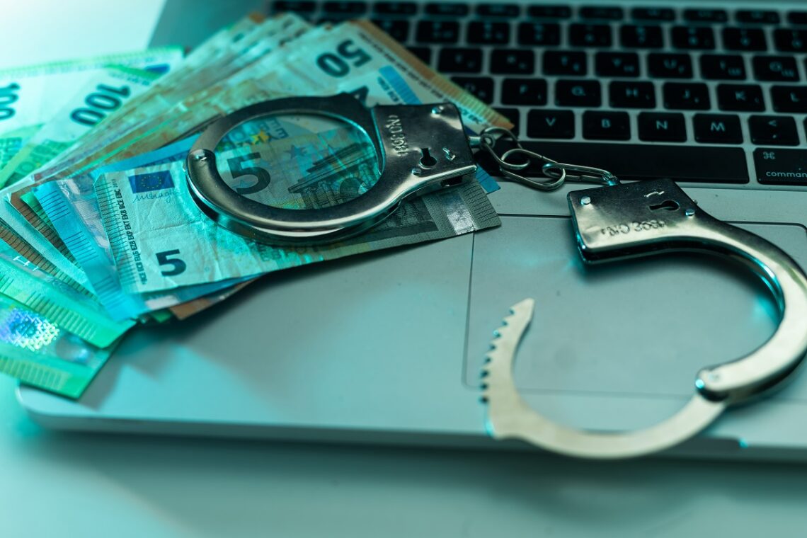 Policja przestrzega przed oszustwami "na kredyt frankowy"